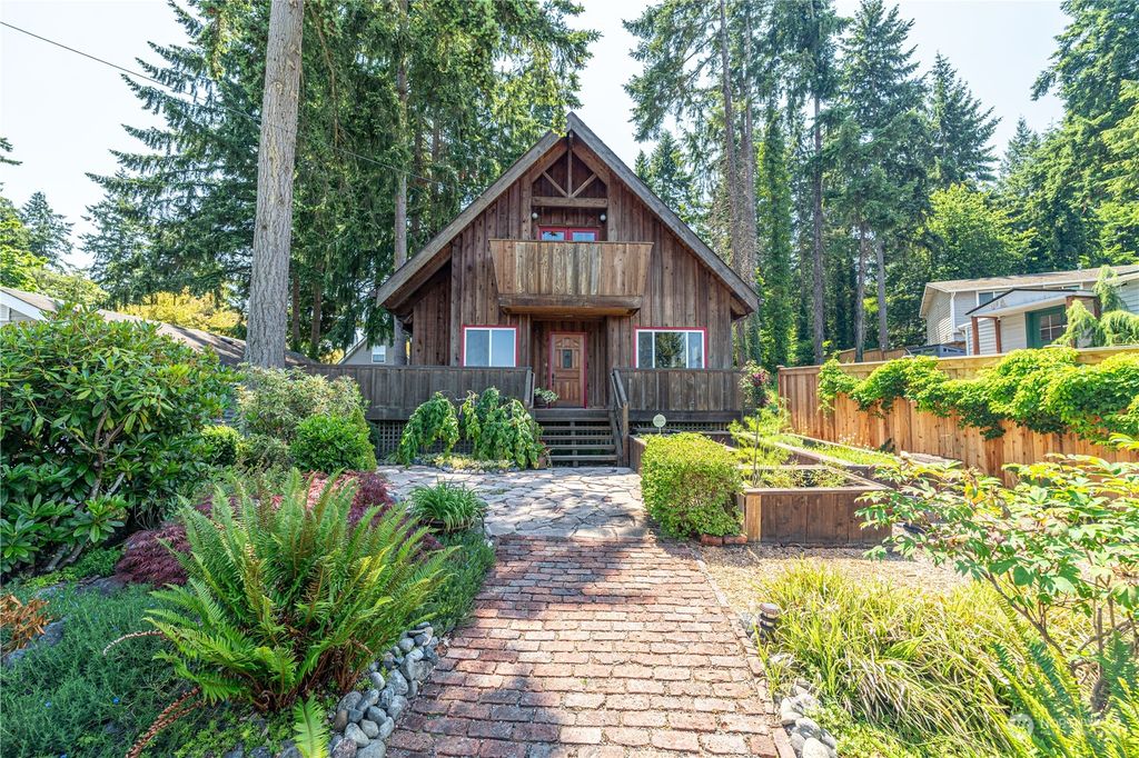 Photo of 2245 S 308th Street, Federal Way, WA 98003 (MLS # 2133342)