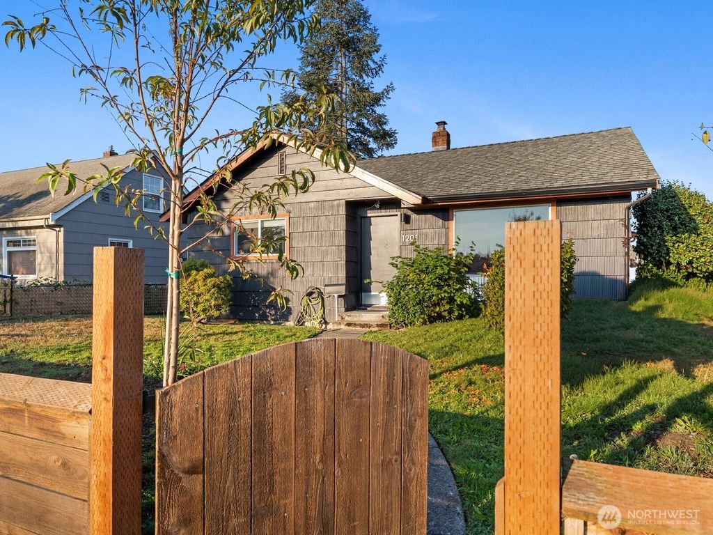 Photo of 1201 H Street SE, Auburn, WA 98002 (MLS # 2441864)