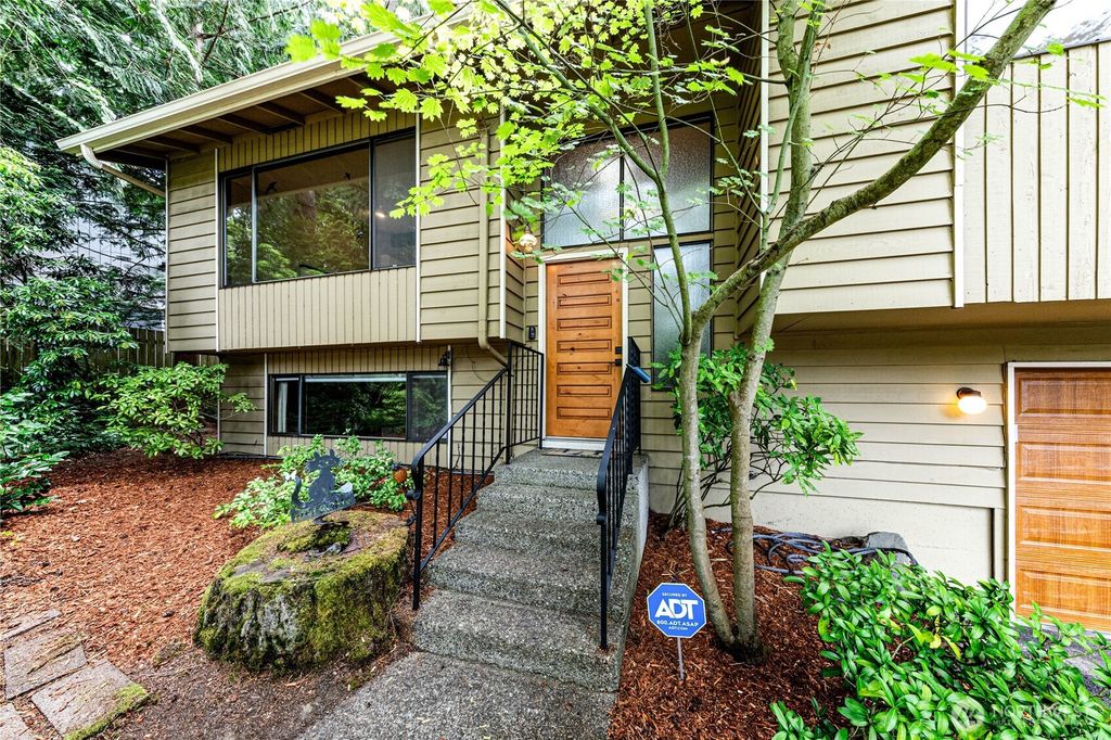 Photo of 5410 189th Place SW, Lynnwood, WA 98036 (MLS # 2418543)