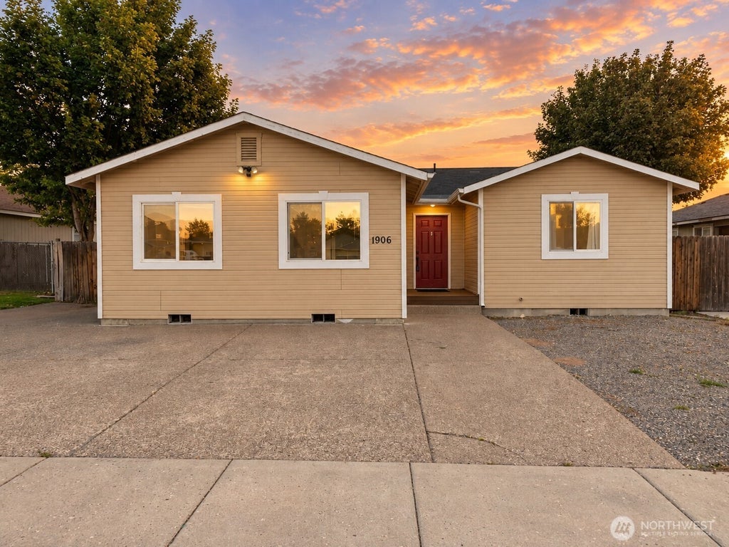Photo of 1906 N Yew Street, Ellensburg, WA 98926 (MLS # 2581831)