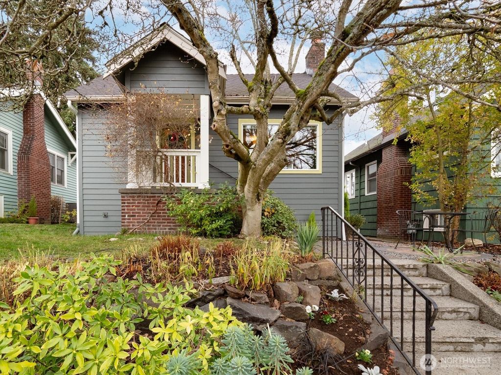 Photo of 612 NW 84th Street, Seattle, WA 98117 (MLS # 2466633)