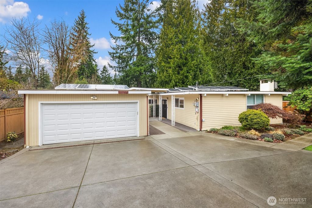 Photo of 16214 NE 24th Street, Bellevue, WA 98008 (MLS # 2474984)