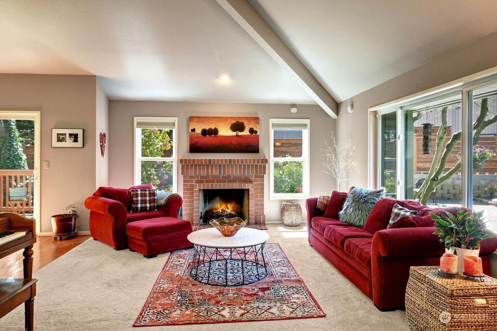 Photo of 6607 NE 151 Street, Kenmore, WA 98028 (MLS # 2058936)