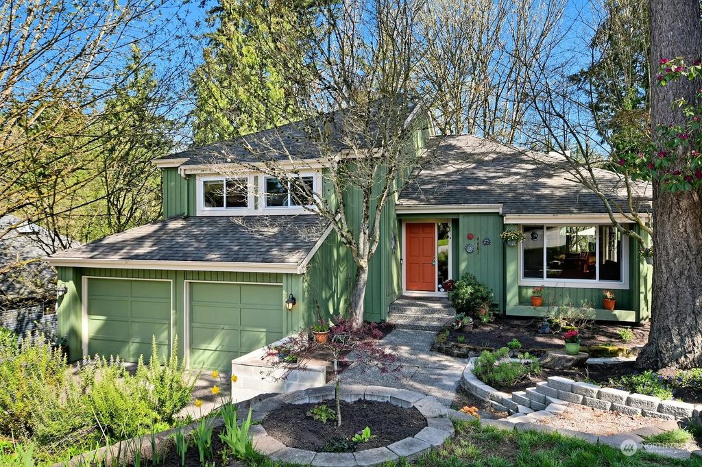 Photo of 6607 NE 151 Street, Kenmore, WA 98028 (MLS # 2058936)