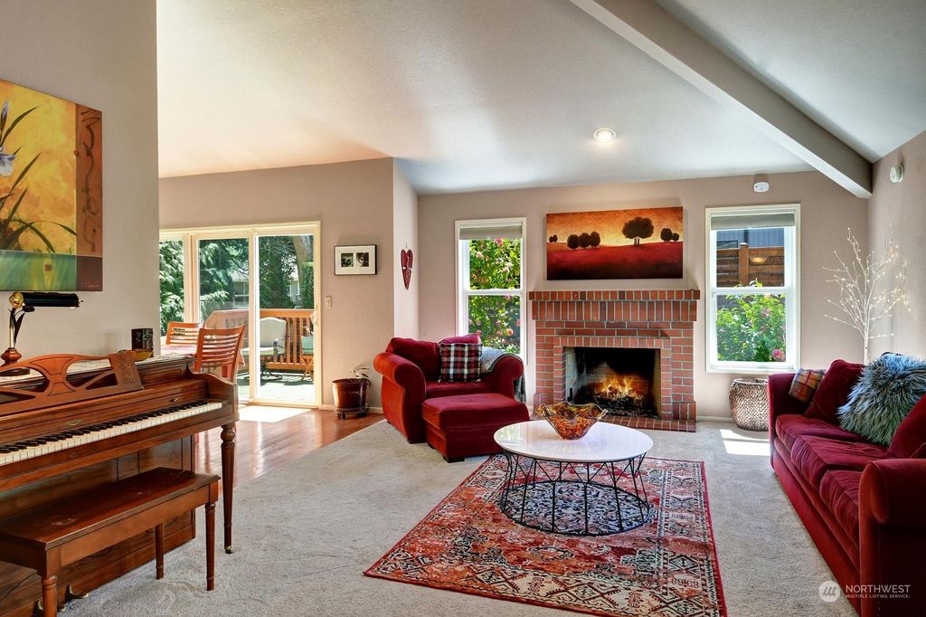 Photo of 6607 NE 151 Street, Kenmore, WA 98028 (MLS # 2058936)