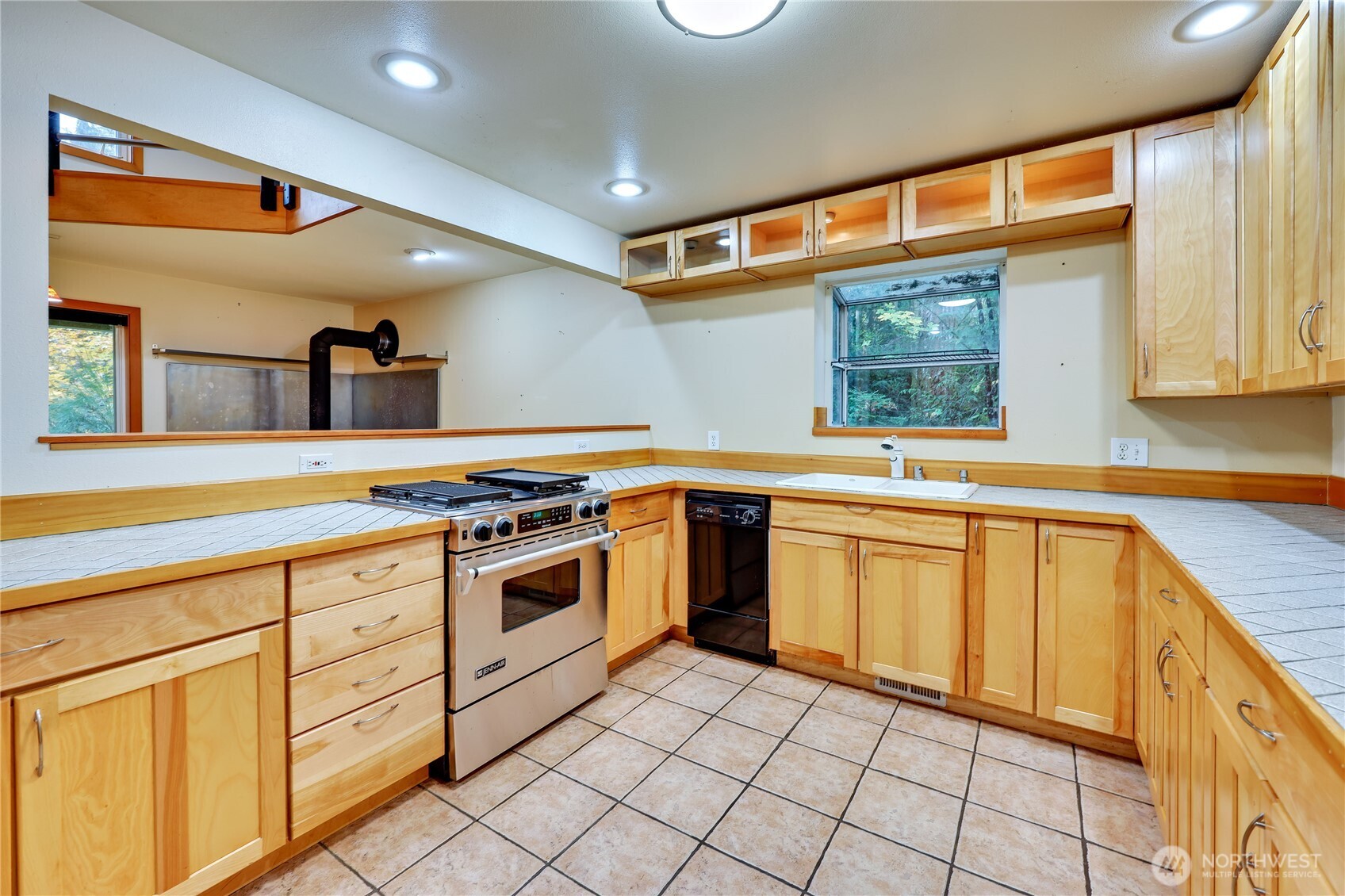 4752 NE Black Swan Lane