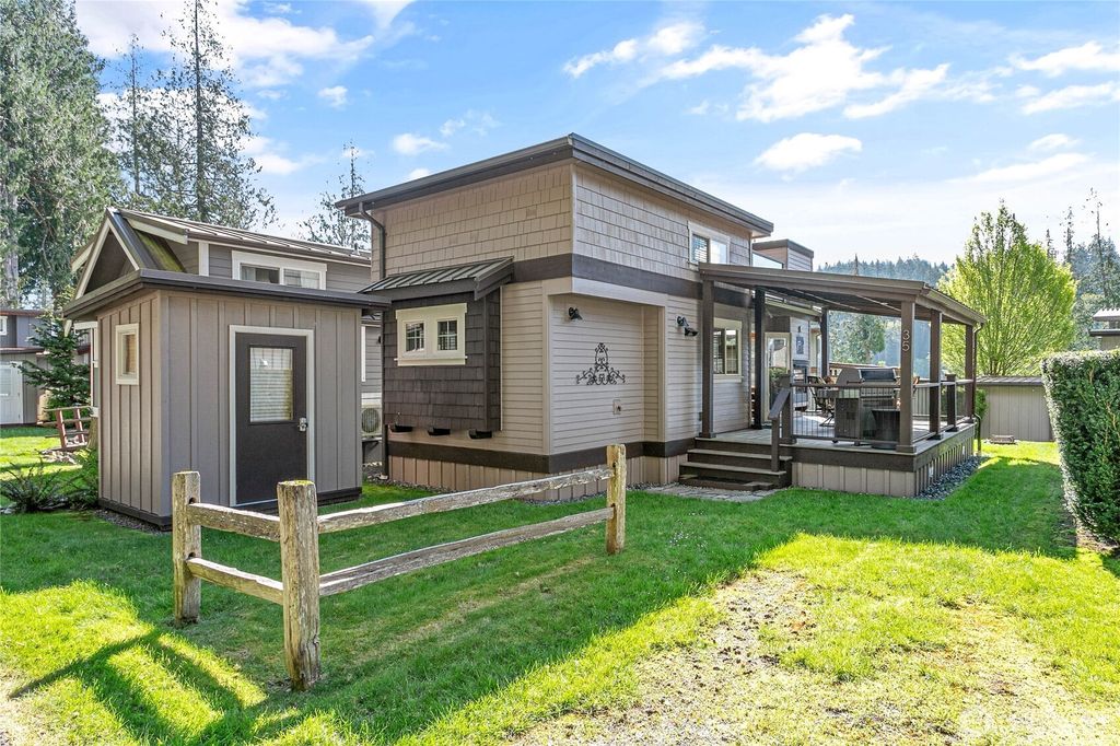 Photo of 990 Lake Whatcom Boulevard #35, Sedro Woolley, WA 98284 (MLS # 2517143)