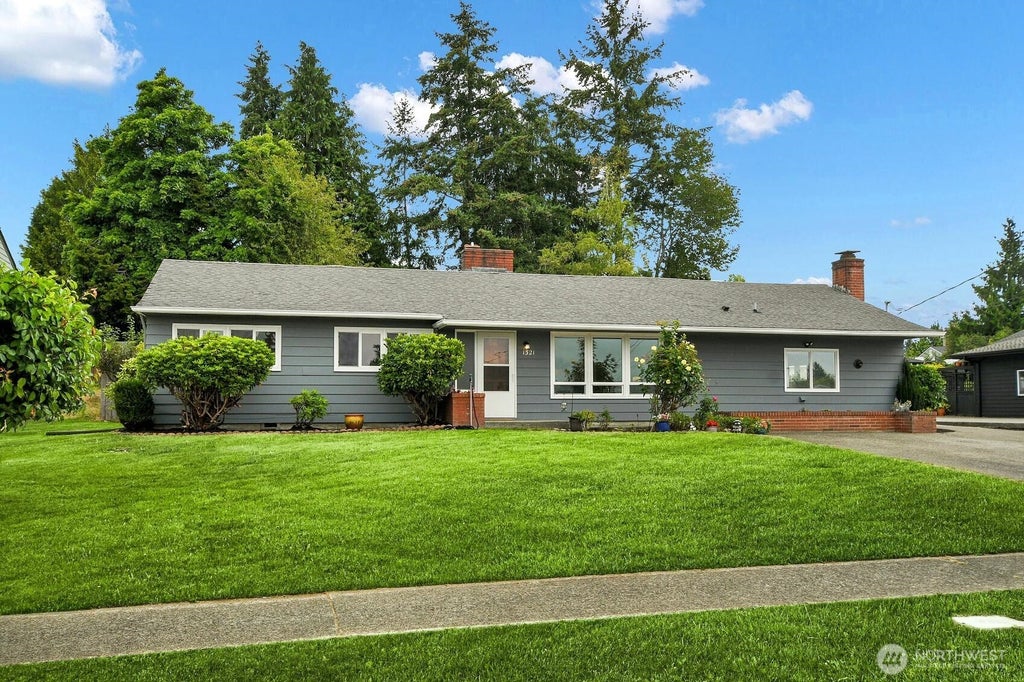 Photo of 1321 N Skyline Drive, Tacoma, WA 98406 (MLS # 2584529)