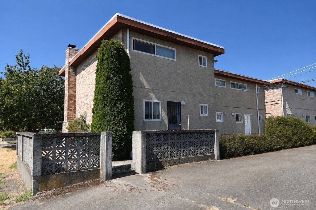 Photo of 9200 Ashworth Avenue N, Seattle, WA 98103 (MLS # 2574654)