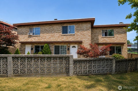 Photo of 9200 Ashworth Avenue N, Seattle, WA 98103 (MLS # 2574654)
