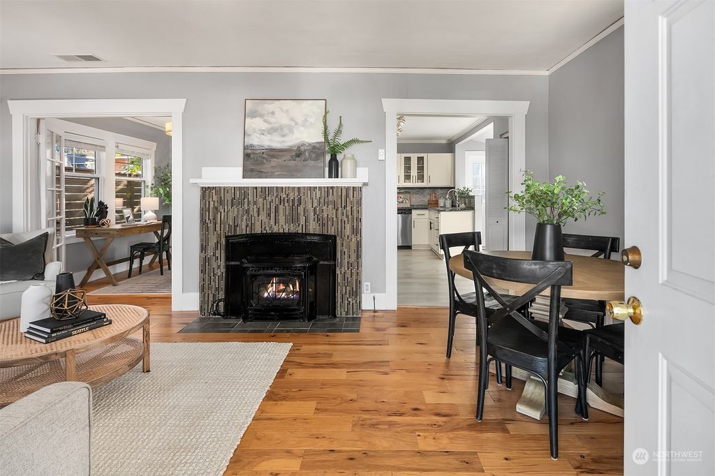 Photo of 3805 SW Admiral Way, Seattle, WA 98126 (MLS # 2201770)