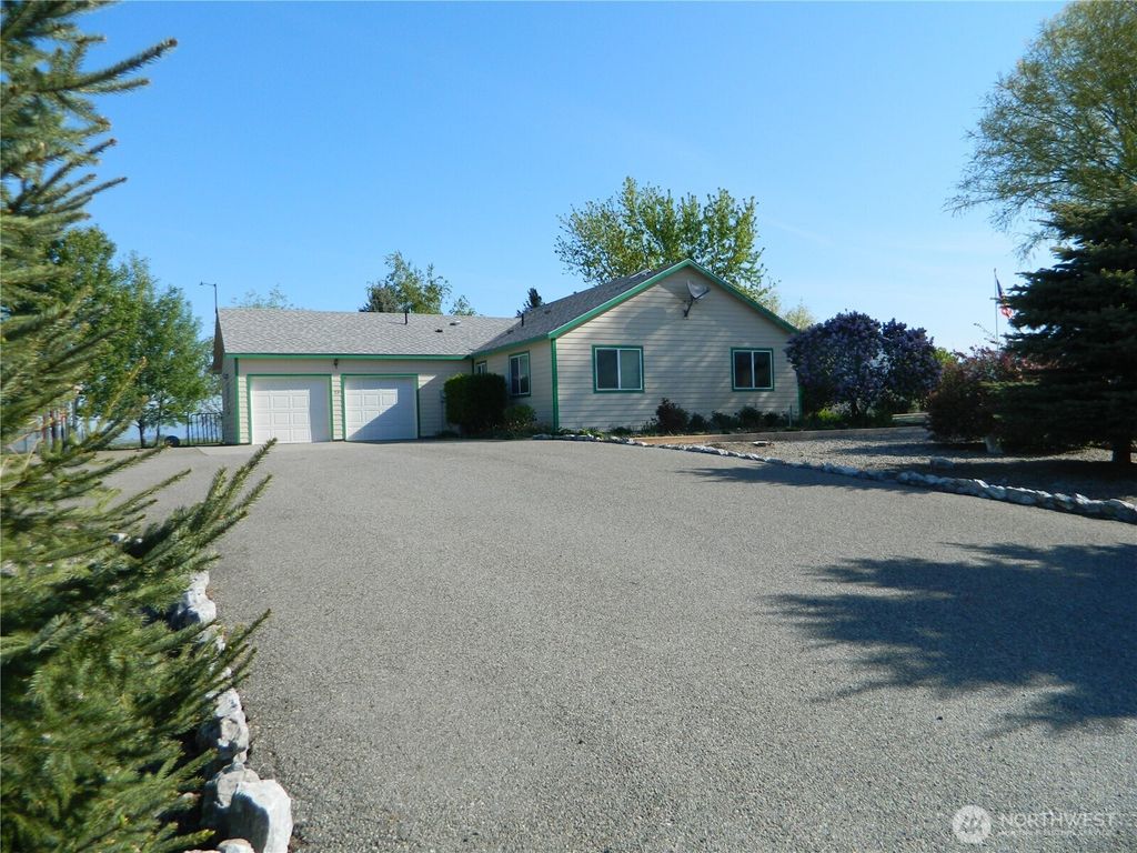 Photo of 23 Valley View Drive, Tonasket, WA 98855 (MLS # 2472587)
