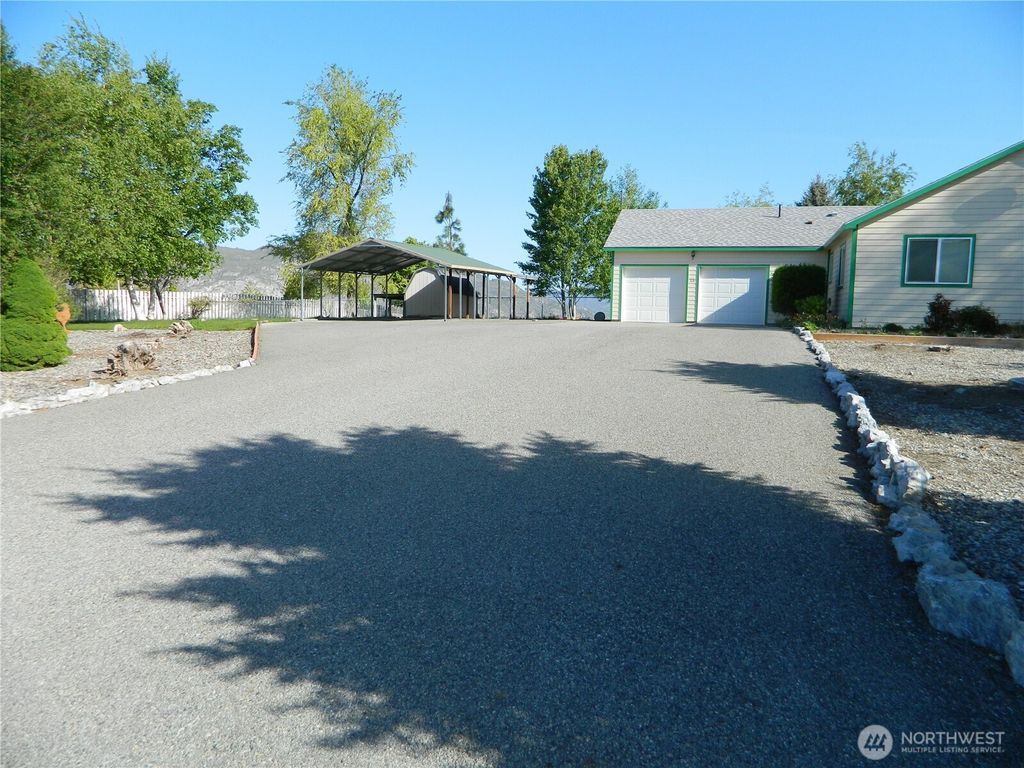 Photo of 23 Valley View Drive, Tonasket, WA 98855 (MLS # 2472587)