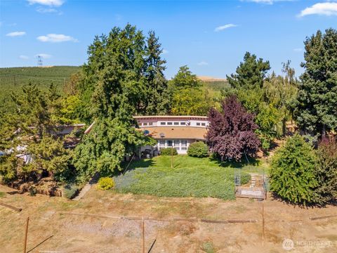 Photo of 2018 Steele Road, The Dalles, OR 97058 (MLS # 2453540)