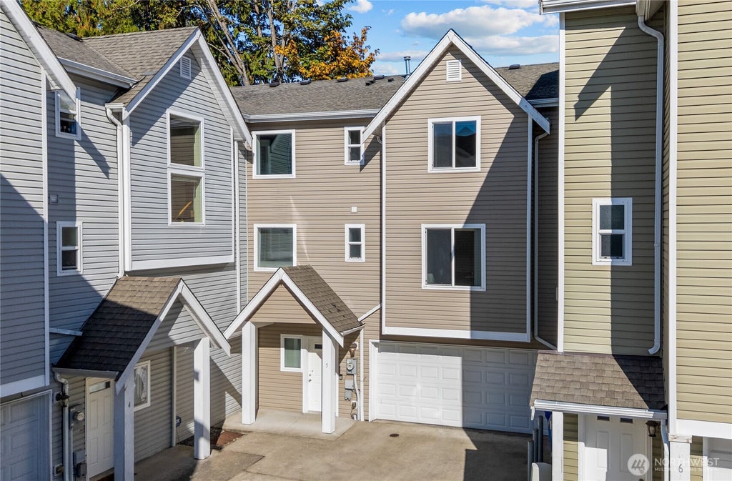 Photo of 25220 104th Ave AVE SE #Unit 5, Kent, WA 98030 (MLS # 2589704)