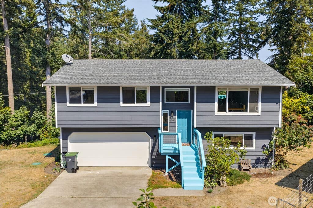 Photo of 8103 Hawaii Lane, Clinton, WA 98236 (MLS # 2566291)