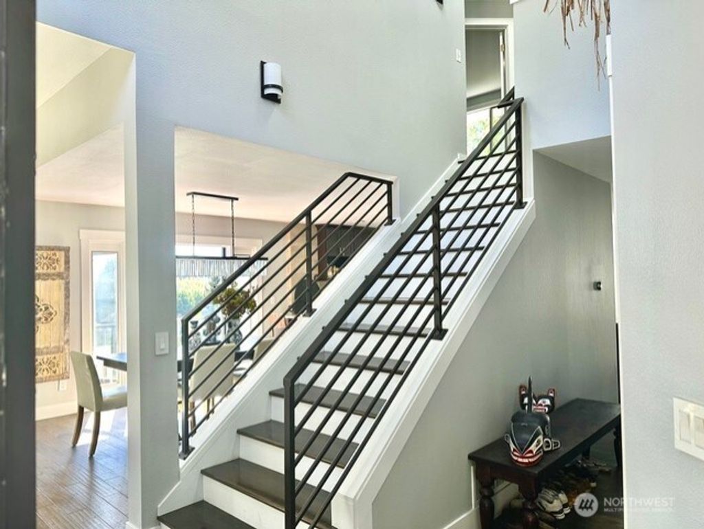 Photo of 6015 142nd Court SE, Bellevue, WA 98006 (MLS # 2364062)