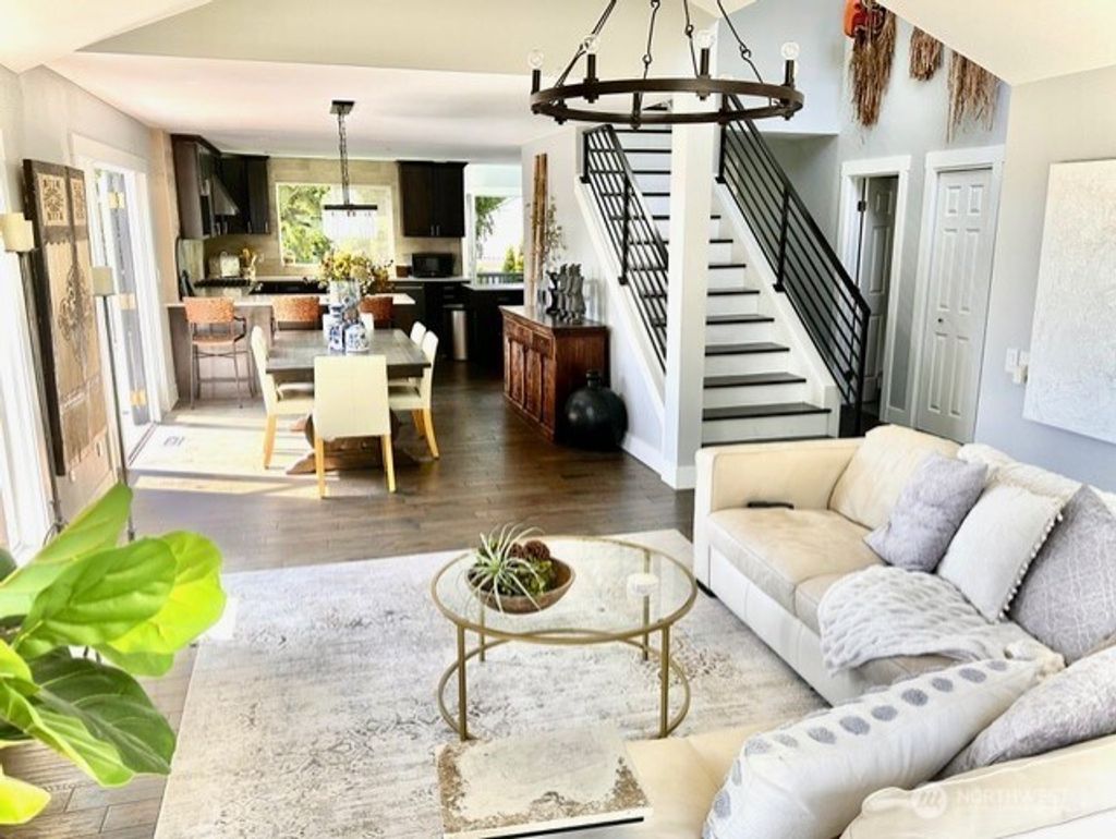 Photo of 6015 142nd Court SE, Bellevue, WA 98006 (MLS # 2364062)