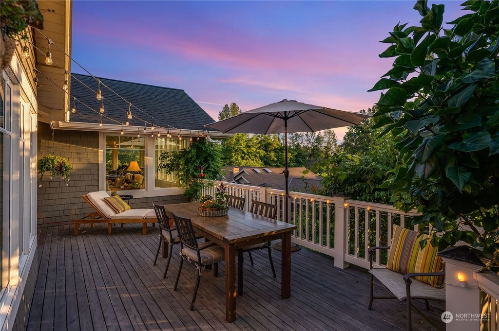 Photo of 10030 NE 110th Street, Kirkland, WA 98033 (MLS # 2137103)