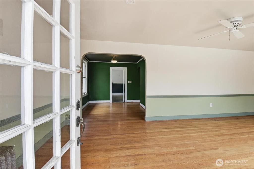 Photo of 308 NE 50th Street, Seattle, WA 98105 (MLS # 2567907)