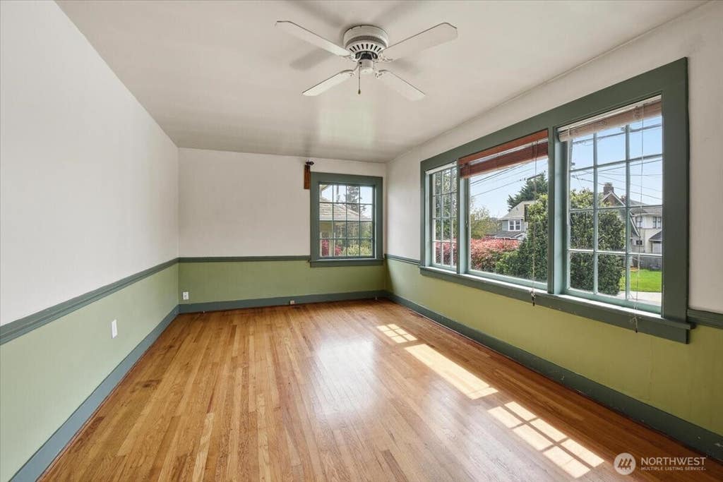 Photo of 308 NE 50th Street, Seattle, WA 98105 (MLS # 2567907)