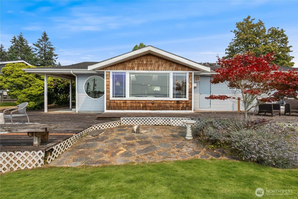 Photo of 1201 E Lakeshore Drive, Lake Stevens, WA 98258 (MLS # 2565320)