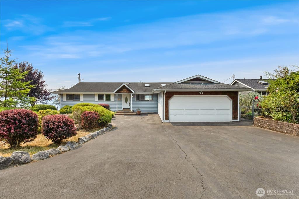 Photo of 1201 E Lakeshore Drive, Lake Stevens, WA 98258 (MLS # 2565320)
