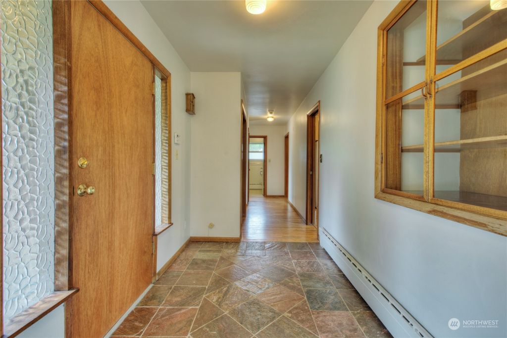 Photo of 1004 SW 116th Street, Burien, WA 98146 (MLS # 2163785)