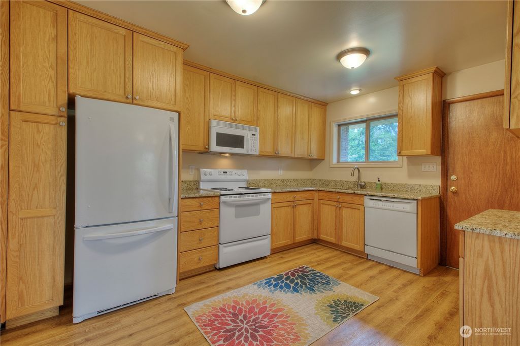 Photo of 1004 SW 116th Street, Burien, WA 98146 (MLS # 2163785)