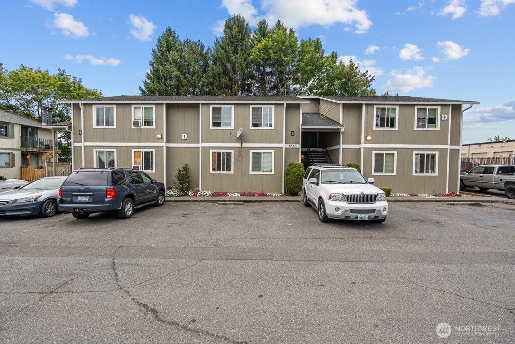 Photo of 1601 Maple Lane #D1-D6, Kent, WA 98030 (MLS # 2423824)