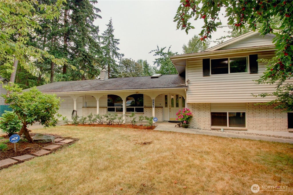 Photo of 415 Manito Drive, Mount Vernon, WA 98273 (MLS # 2579407)