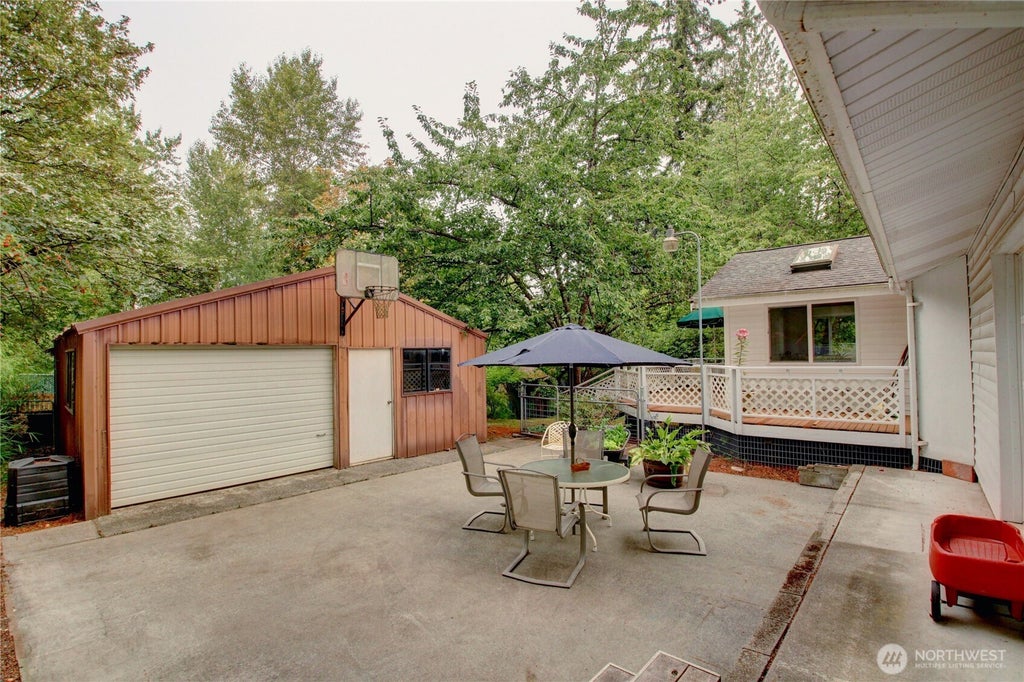 Photo of 415 Manito Drive, Mount Vernon, WA 98273 (MLS # 2579407)