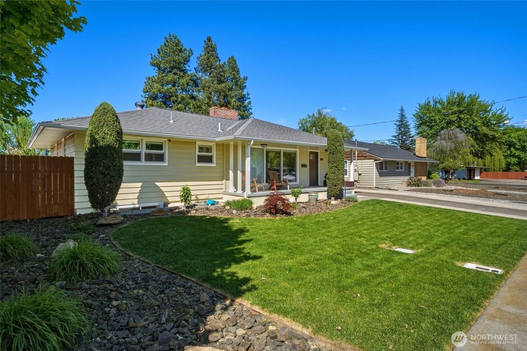 Photo of 541 Sheridan RD, Walla Walla, WA 99362 (MLS # 2516664)