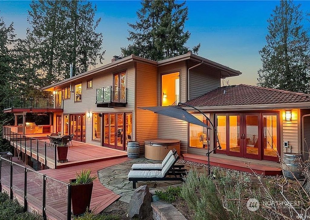 Photo of 6633 NE 132nd Street, Kirkland, WA 98034 (MLS # 2319452)