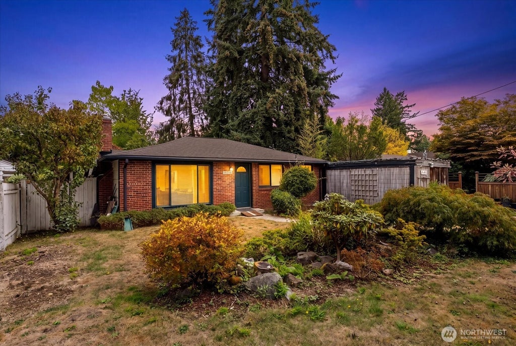 Photo of 14714 31st Avenue NE, Shoreline, WA 98155 (MLS # 2591651)