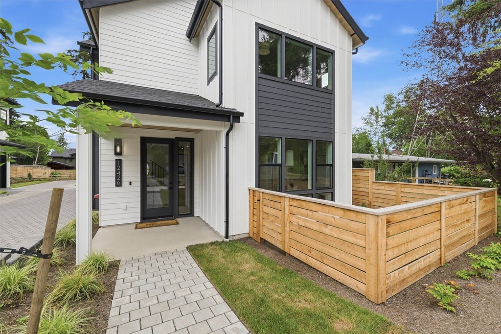 Photo of 12426 NE 90th Street, Kirkland, WA 98033 (MLS # 2595915)