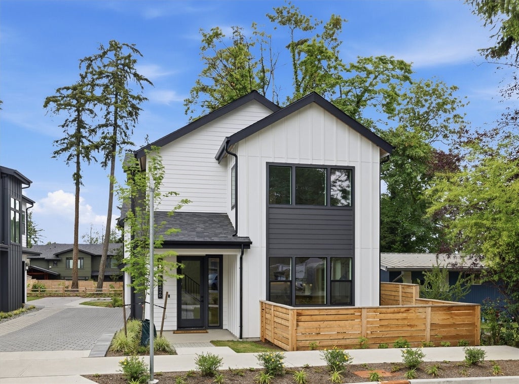 Photo of 12426 NE 90th Street, Kirkland, WA 98033 (MLS # 2595915)
