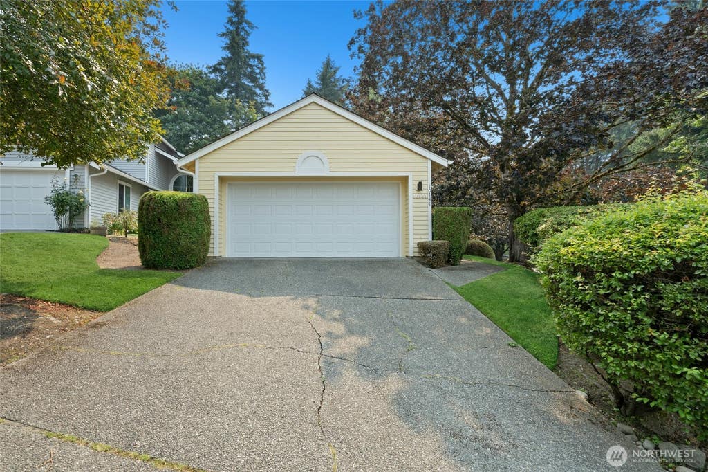 Photo of 10141 NE 126th Street, Kirkland, WA 98034 (MLS # 2565154)