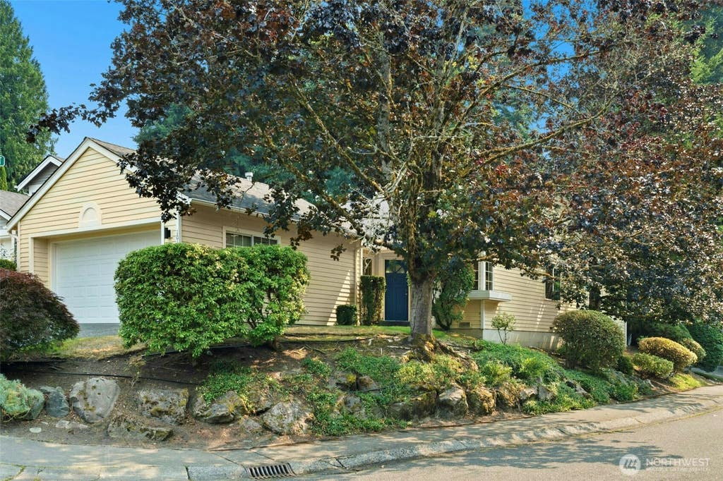 Photo of 10141 NE 126th Street, Kirkland, WA 98034 (MLS # 2565154)