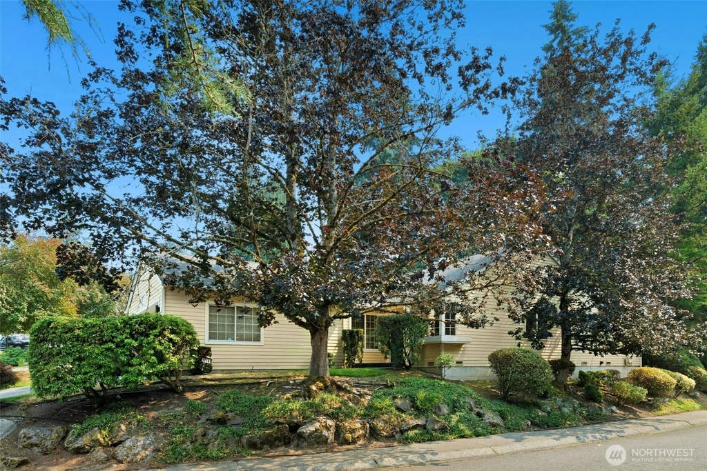 Photo of 10141 NE 126th Street, Kirkland, WA 98034 (MLS # 2565154)