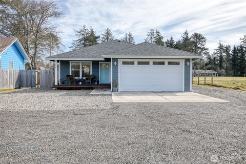 Photo of 300 Octopus Avenue NE, Ocean Shores, WA 98569 (MLS # 2497510)