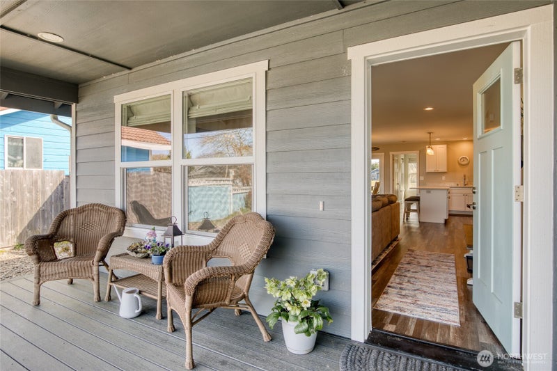 300 Octopus Avenue NE