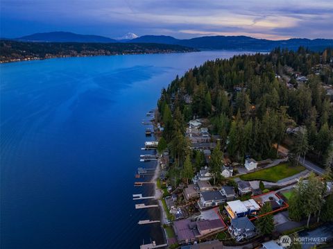 Photo of 2452 W Lake Sammamish Parkway NE, Redmond, WA 98052 (MLS # 2445378)