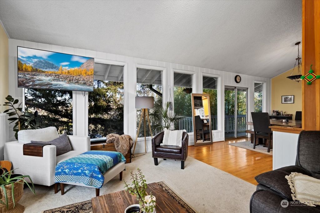 Photo of 9528 3rd Ave Ave NE, Seattle, WA 98115 (MLS # 2182445)