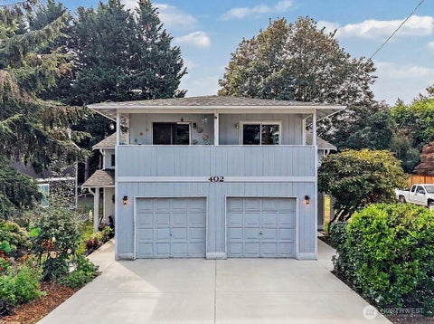Photo of 402 4th Street SE, Auburn, WA 98002 (MLS # 2578155)