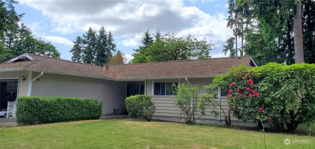 Photo of 11823 NE 142nd Place, Kirkland, WA 98034 (MLS # 2140687)