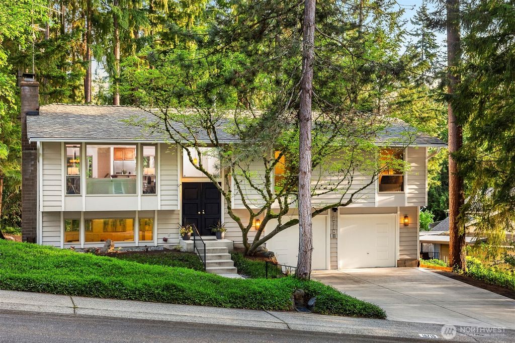 Photo of 16715 NE 102 Place, Redmond, WA 98052 (MLS # 2362469)