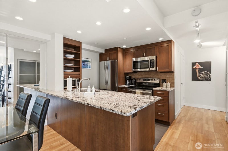 1415 2nd Avenue 2106