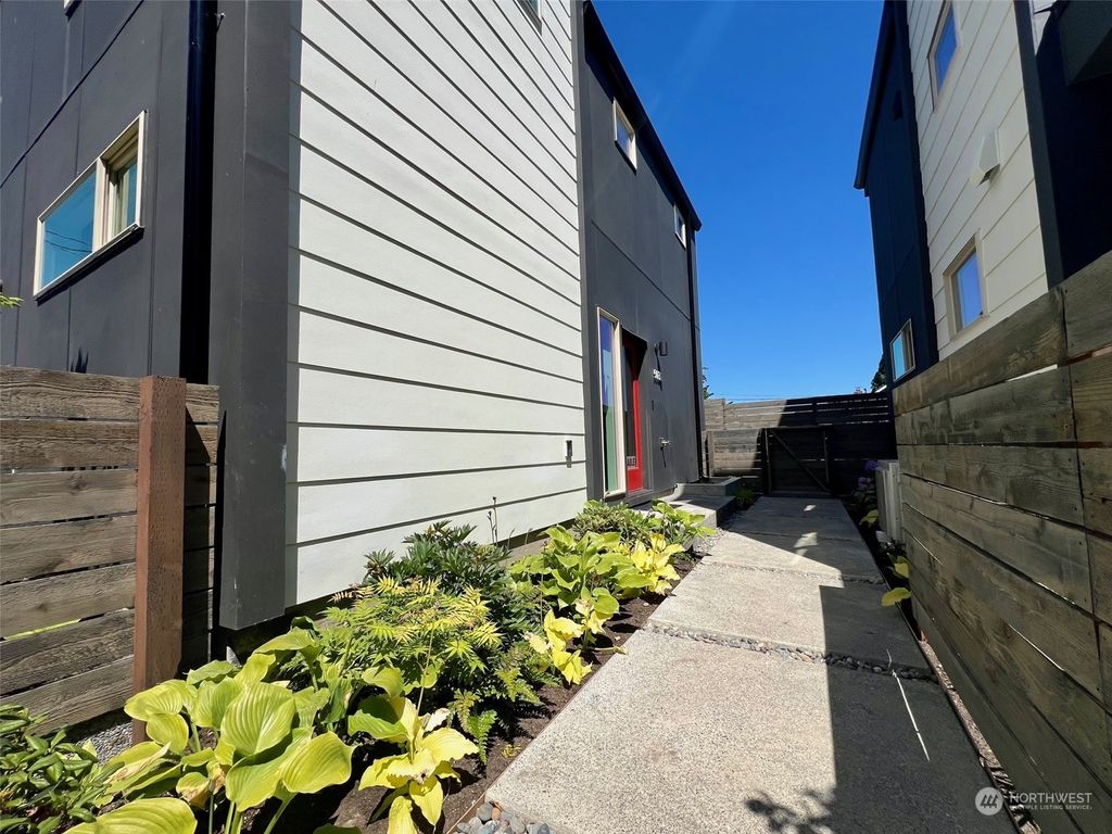 Photo of 5039 25th Avenue SW, Seattle, WA 98106 (MLS # 2248852)