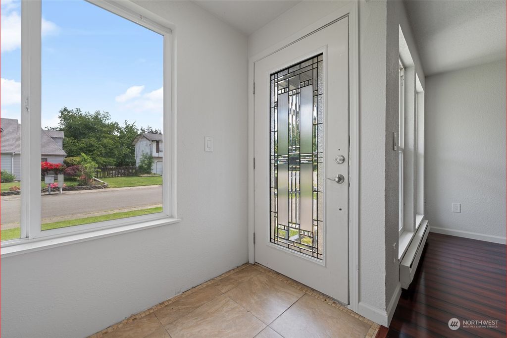 Photo of 32237 14th Avenue SW, Federal Way, WA 98023 (MLS # 2071686)